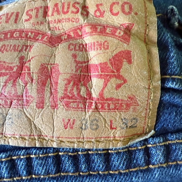 Levi's Classic 505 Blue Jeans with Red Label 36x32 two pair - Picture 3 of 5